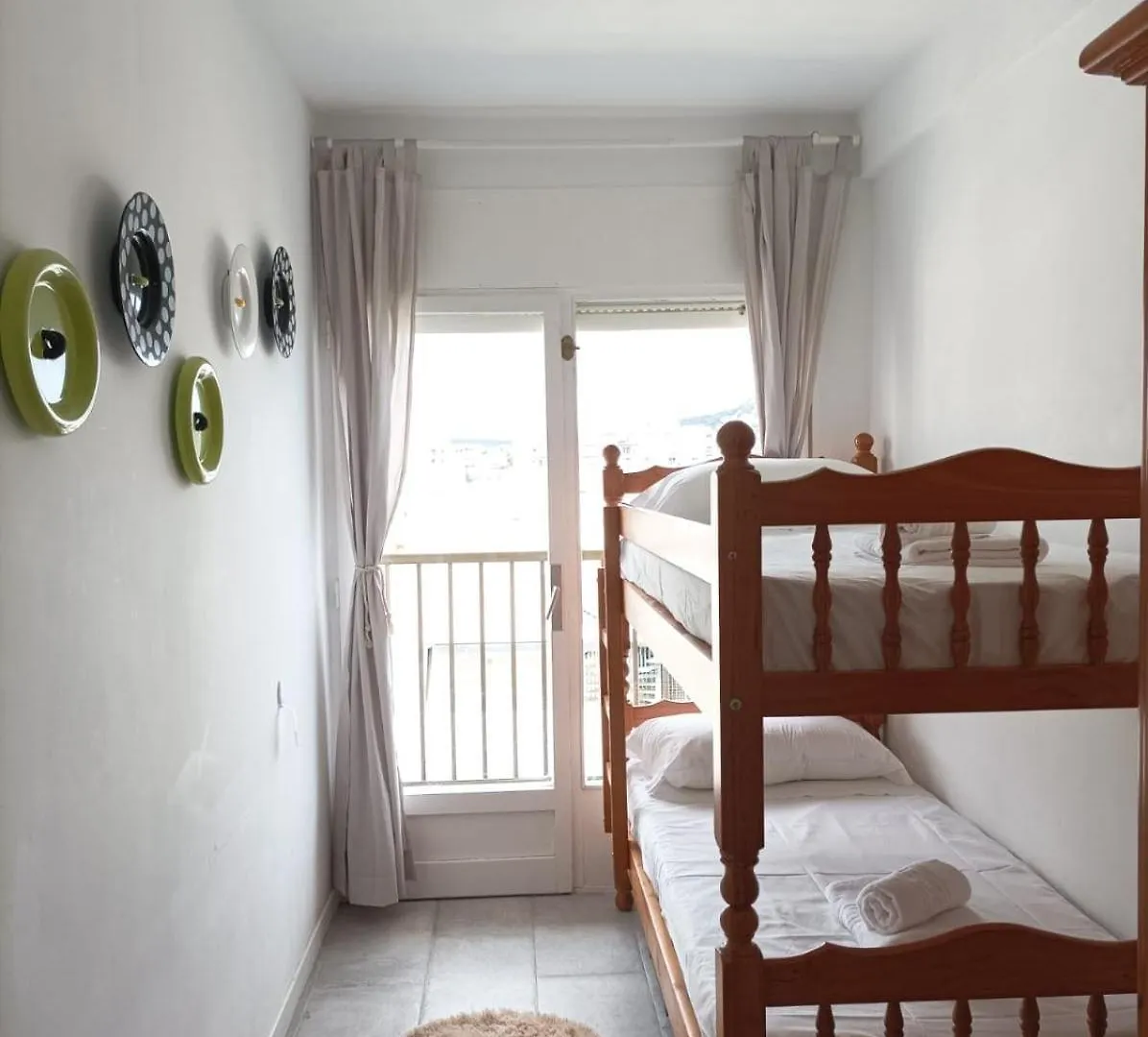 Bright Apartment With Two Balconies And A Seaside Pool Blanes Hiszpania